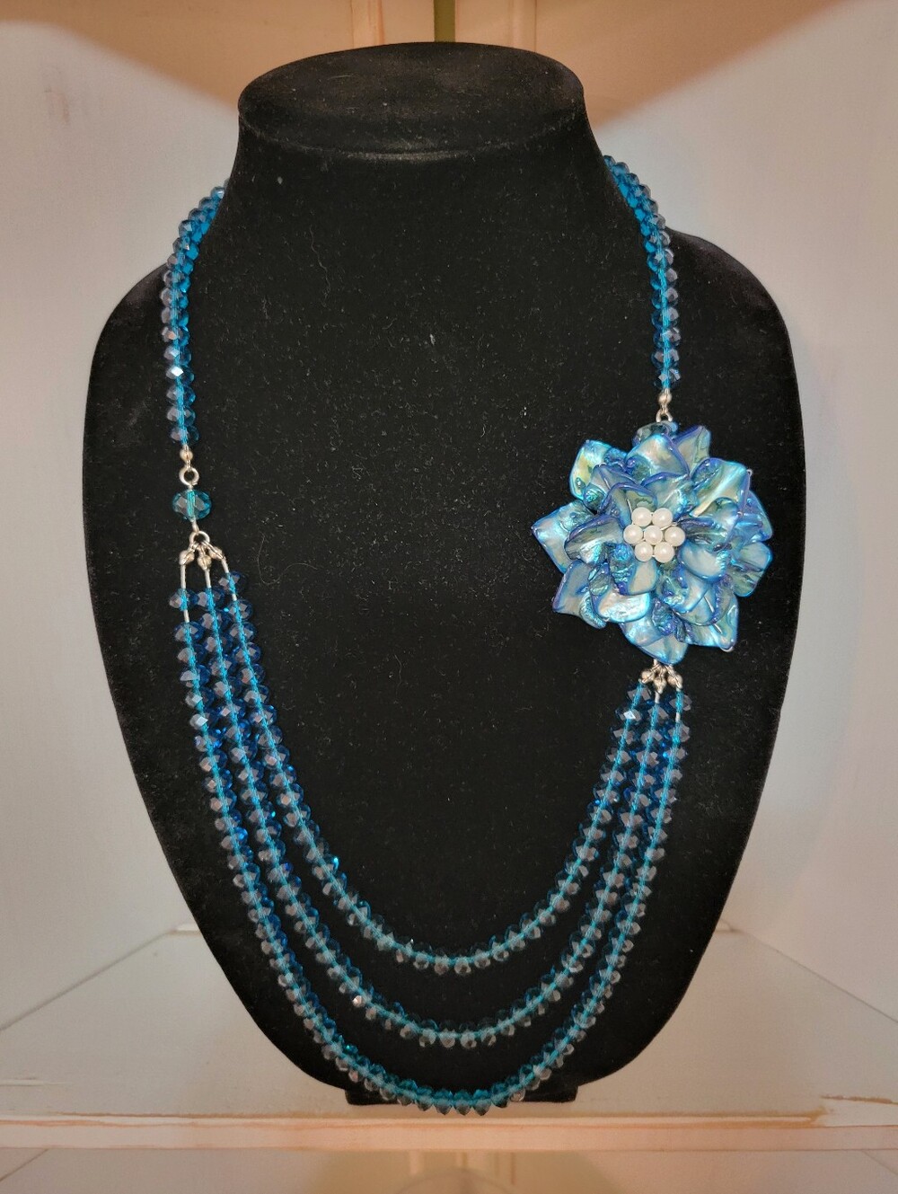 Blue Beaded Crystal Necklace With Shell Flower Pendant